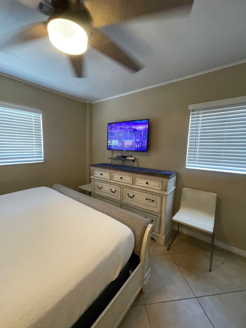 Modern Beachfront Suite at Hollywood Broadwalk 14 Komffy