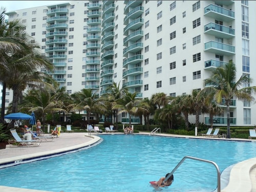Komffy Apt w/2 Queen Beds & Canal View at Tides 10 Komffy
