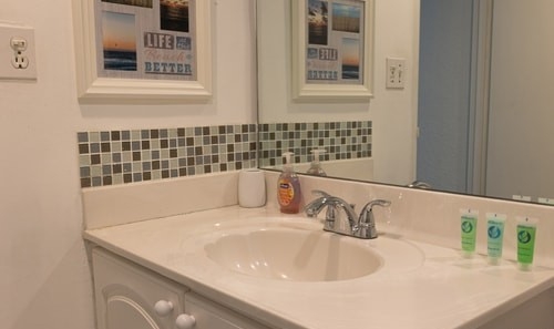 Komffy Apt w/2 Queen Beds & Canal View at Tides 25 Komffy