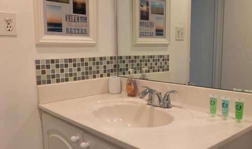 Komffy Apt w/2 Queen Beds & Canal View at Tides 25 Komffy