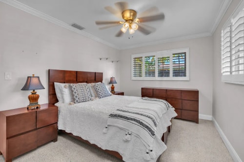 Lush 4 BED 2 BATH FLL 1 Komffy