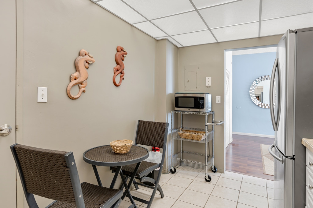 Penthouse w/Queen Bed & Ocean View at Tides 0 Komffy