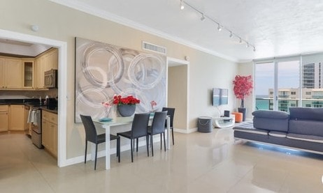 Penthouse w/ King Bed & Ocean View at Tides 4 Komffy