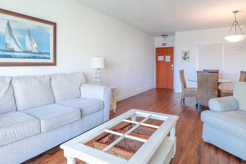 KOMFFY Oceanfront condo w/ 2 Queen beds at Tides 1 Komffy