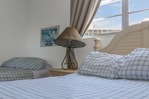 KOMFFY Oceanfront condo w/ 2 Queen beds at Tides 15 Komffy