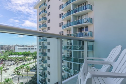 KOMFFY Oceanfront condo w/ 2 Queen beds at Tides 21 Komffy