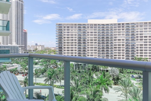 KOMFFY Oceanfront condo w/ 2 Queen beds at Tides 22 Komffy