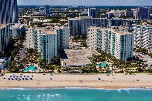 KOMFFY Oceanfront condo w/ 2 Queen beds at Tides 26 Komffy