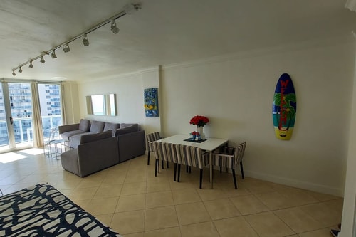 KOMFFY Beach House 1 Bedroom King Beds 9 Komffy