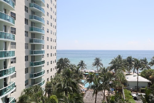 KOMFFY 2BED/ 2BATH with 4 Queen Bed at TIDES 11 Komffy