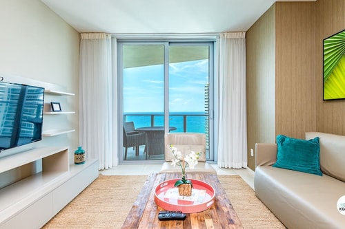 KOMFFY Panoramic Oceanview 2BED/2BAT at 4111-H 38F 7 Komffy