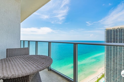 KOMFFY Panoramic Oceanview 2BED/2BAT at 4111-H 38F 10 Komffy