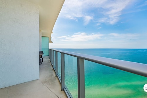 KOMFFY Panoramic Oceanview 2BED/2BAT at 4111-H 38F 27 Komffy