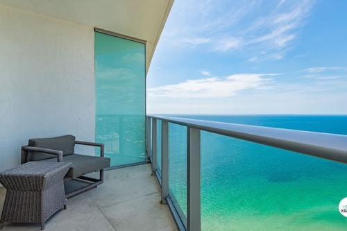 KOMFFY Panoramic Oceanview 2BED/2BAT at 4111-H 38F 32 Komffy