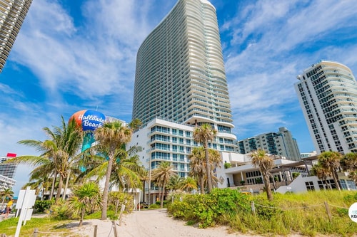 KOMFFY Panoramic Oceanview 2BED/2BAT at 4111-H 38F 37 Komffy