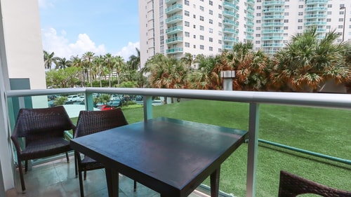 Fully Equipped Condo w/ 2 King Beds