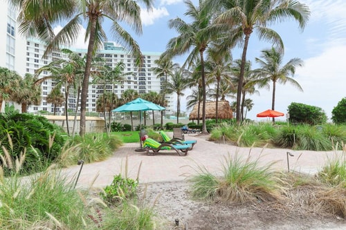 Komffy Home w/ 2 Queen Beds & Ocean View at Tides 27 Komffy