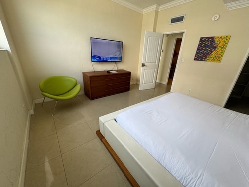 Penthouse w/ King Bed & Ocean View at Tides 17 Komffy