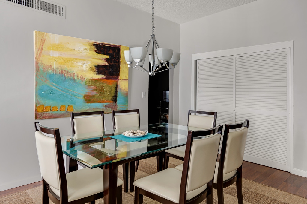 Penthouse w/Queen Bed & Ocean View at Tides 25 Komffy