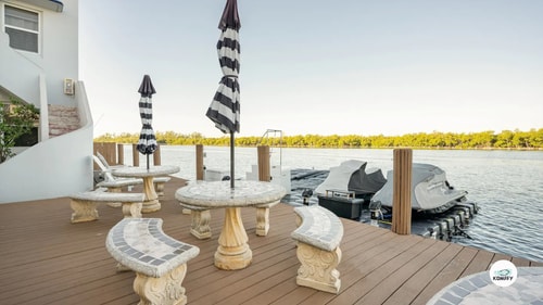 Komffy Waterfront Studio w/King Bed & Free Parking 3 Komffy