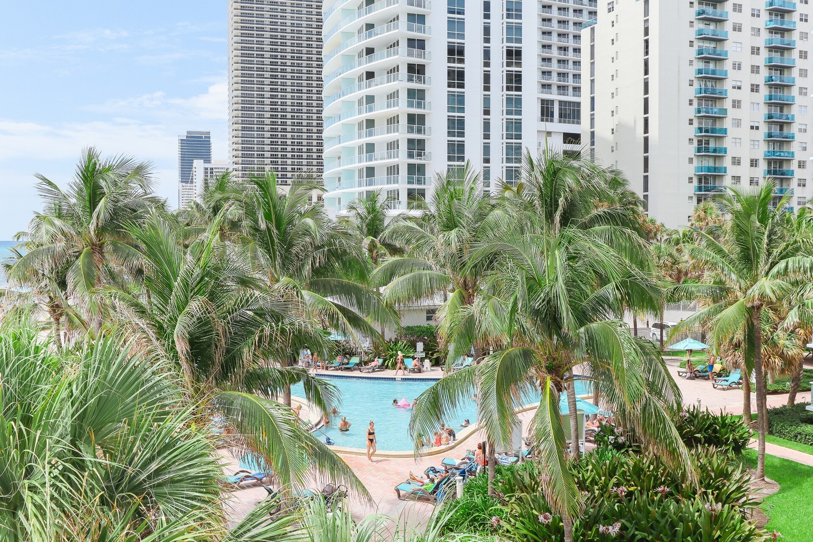 Apt w/2 Queen Beds & Canal View at Tides 17 Komffy