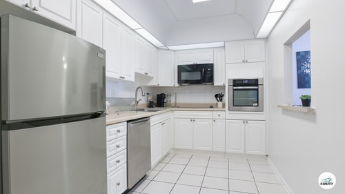 Komffy Apartment w/2 Queen Beds & panoramic view 4 Komffy