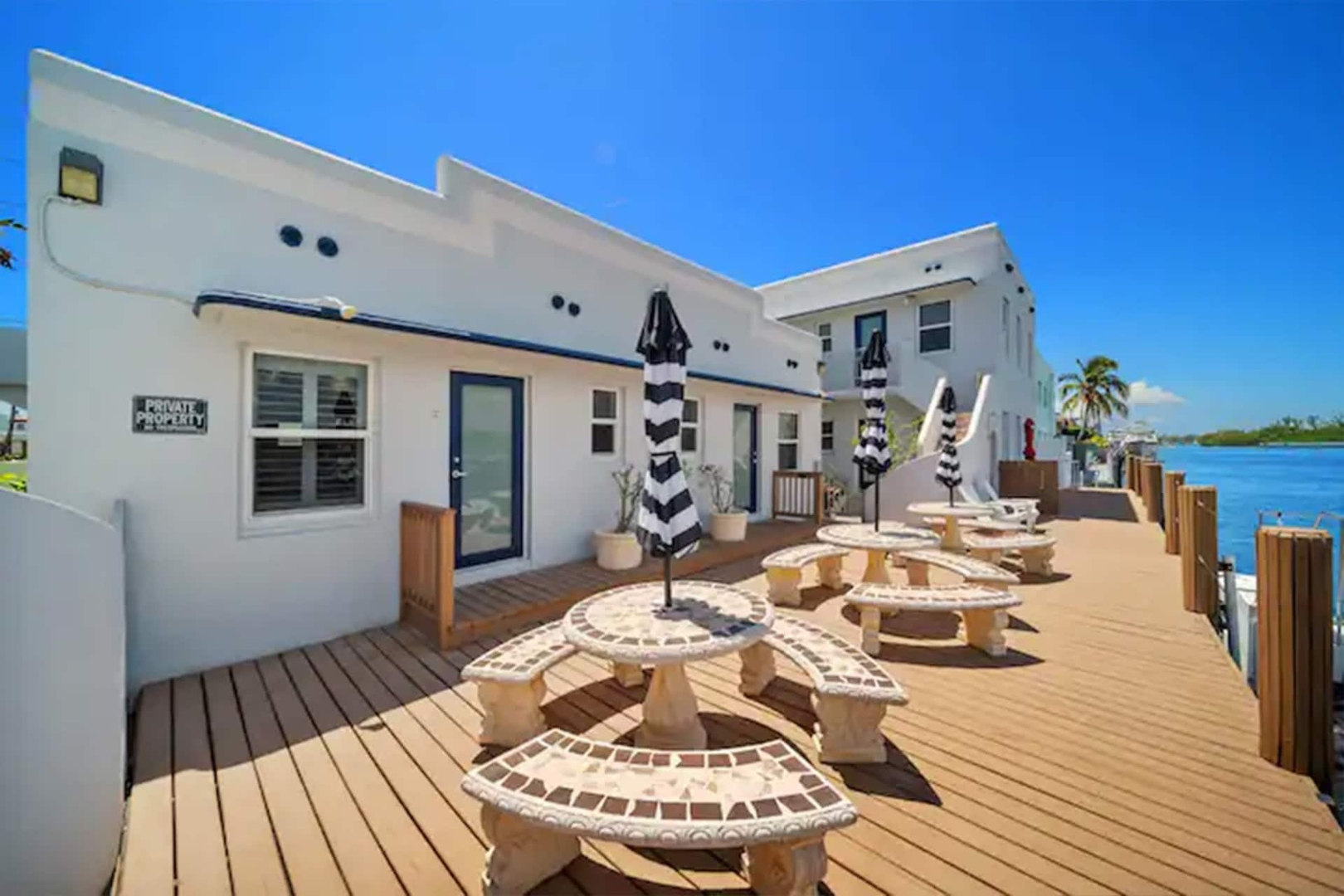 Waterside Escape w/Queen Bed & Free Parking 1 Komffy