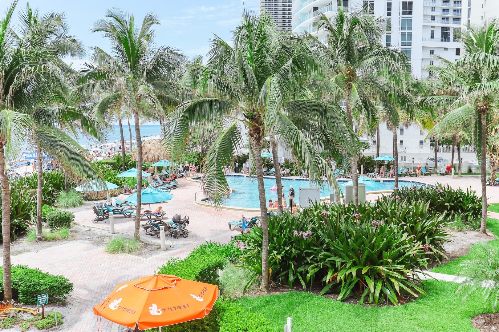Apt w/2 Queen Beds & Canal View at Tides 20 Komffy