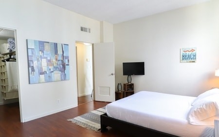 Penthouse w/Queen Bed & Ocean View at Tides 16 Komffy