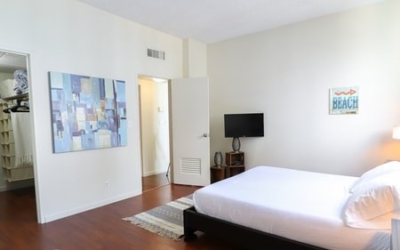 Penthouse w/Queen Bed & Ocean View at Tides 16 Komffy