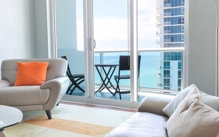 Penthouse w/Queen Bed & Ocean View at Tides 2 Komffy