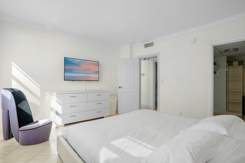 Apartment w/2 King Bed & OceanView at Tides 14 Komffy