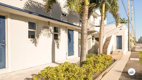 Komffy Waterfront Studio w/King Bed & Free Parking 2 Komffy
