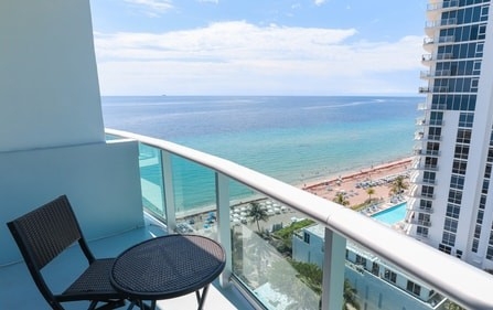 Penthouse w/Queen Bed & Ocean View at Tides 24 Komffy