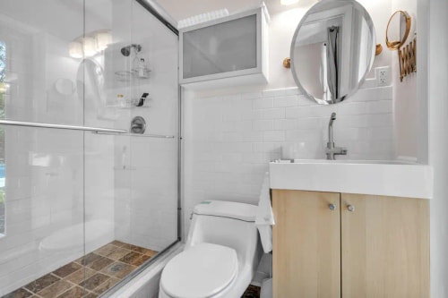 Lush 4 BED 2 BATH FLL 10 Komffy