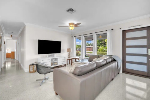 Lush 4 BED 2 BATH FLL 14 Komffy
