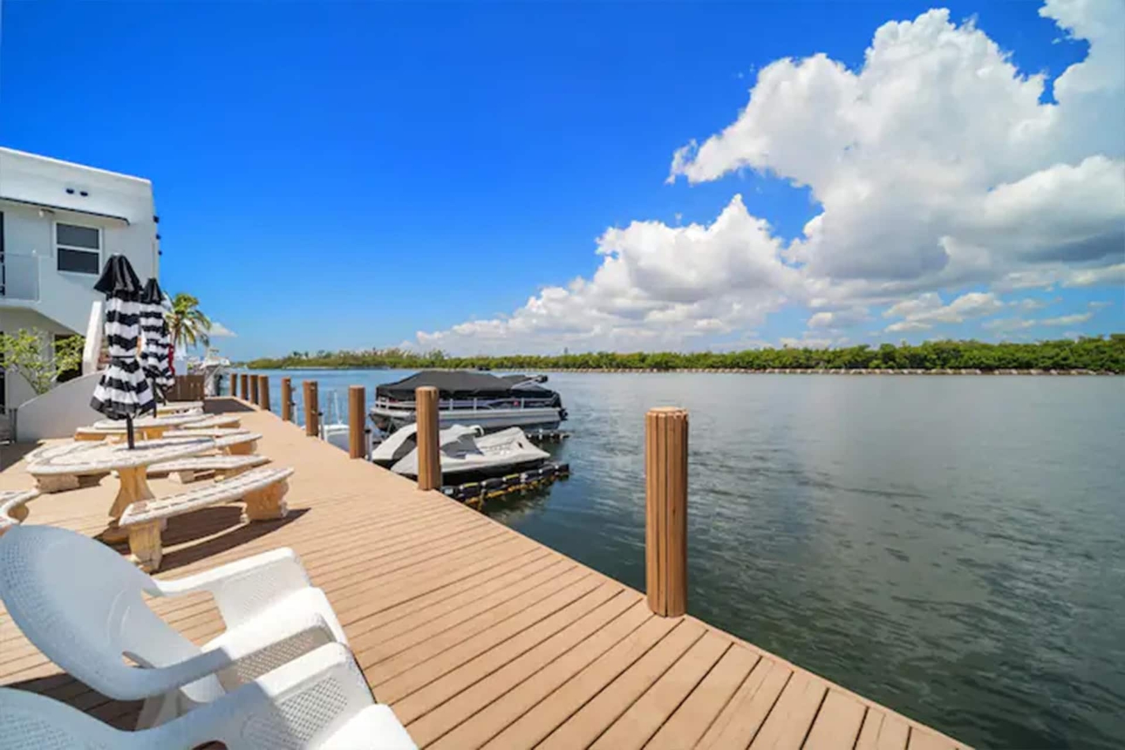Waterside Escape w/Queen Bed & Free Parking 19 Komffy