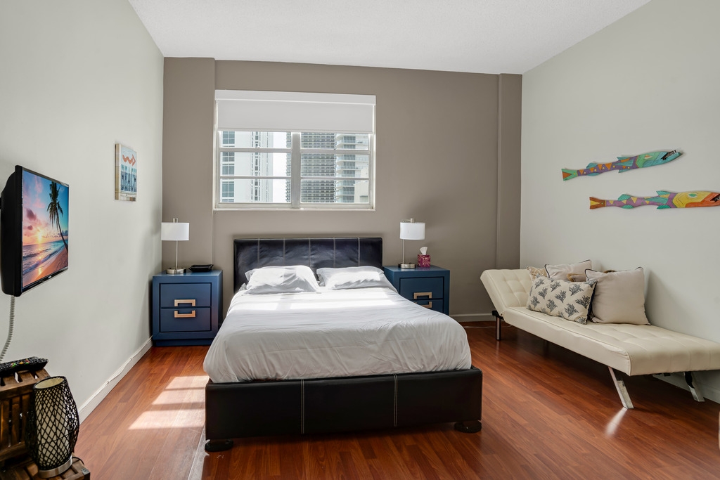 Penthouse w/Queen Bed & Ocean View at Tides 16 Komffy