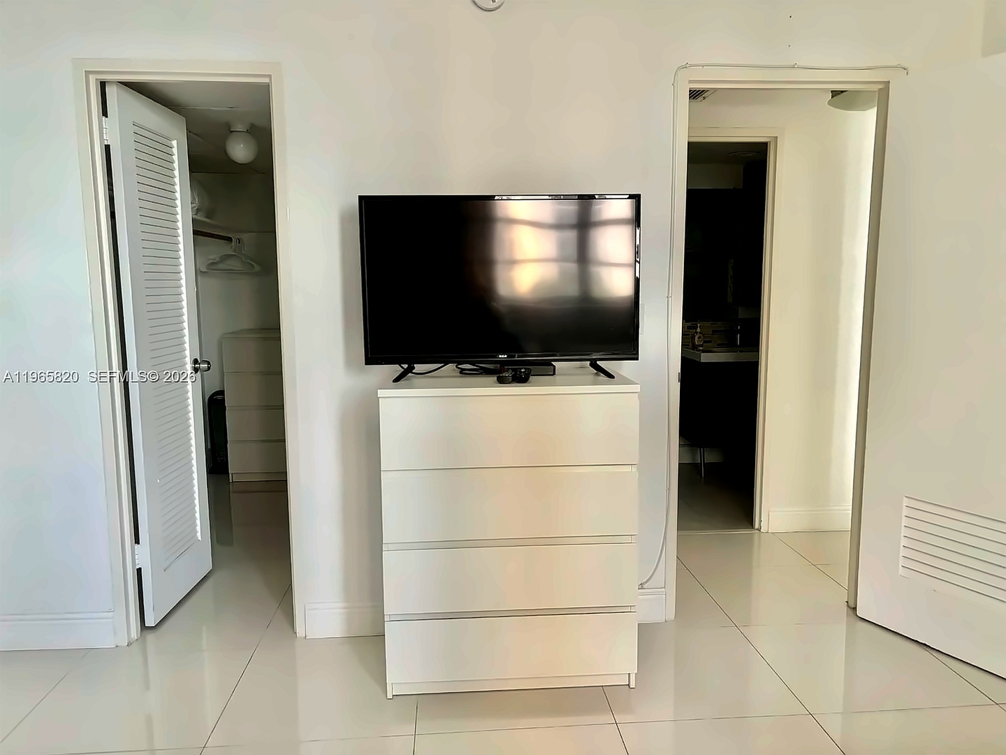 Home w/2 Queen beds at Tides 11 Komffy