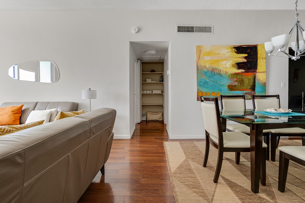 Penthouse w/Queen Bed & Ocean View at Tides 26 Komffy