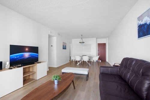 Condo w/2 Queen beds & Ocean View | Tides 7 Komffy