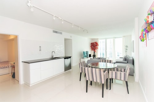 Komffy Apartment w/2 KingBeds & OceanView at Tides 7 Komffy