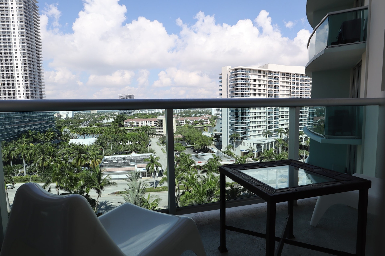 Apt w/2 Queen Beds & Canal View at Tides 7 Komffy