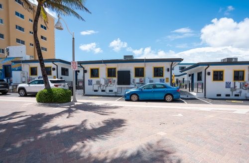 1BR Suite | 2 Queens + Kitchen + 2 Baths 34 Komffy