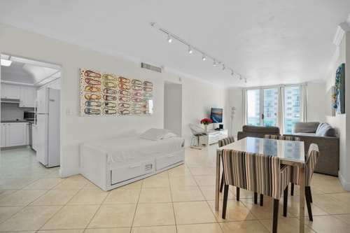 Apartment w/2 King Bed & OceanView at Tides 4 Komffy