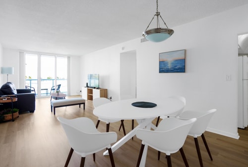 Condo w/2 Queen beds & Ocean View | Tides 4 Komffy