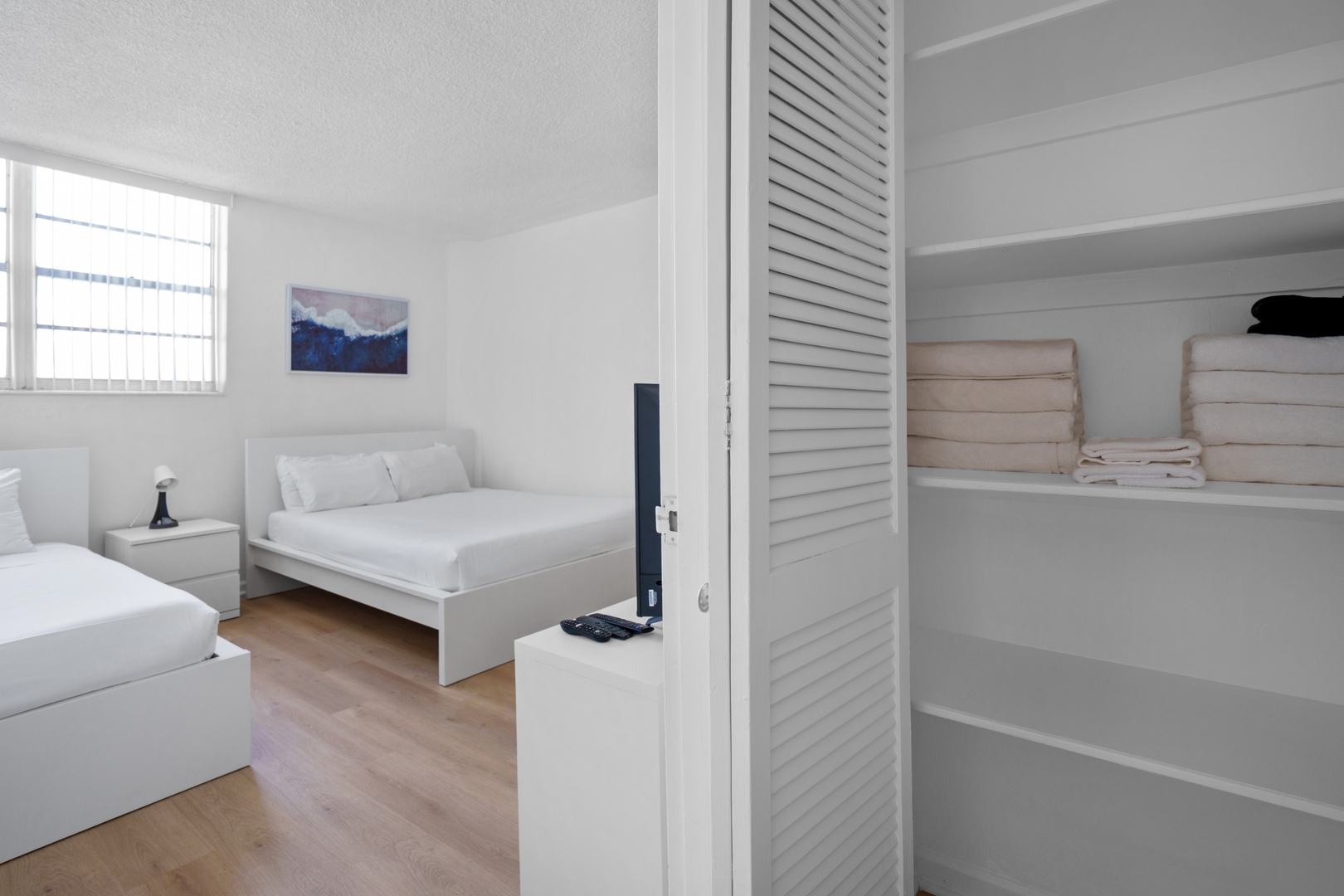 Condo w/2 Queen beds & Ocean View | Tides 21 Komffy