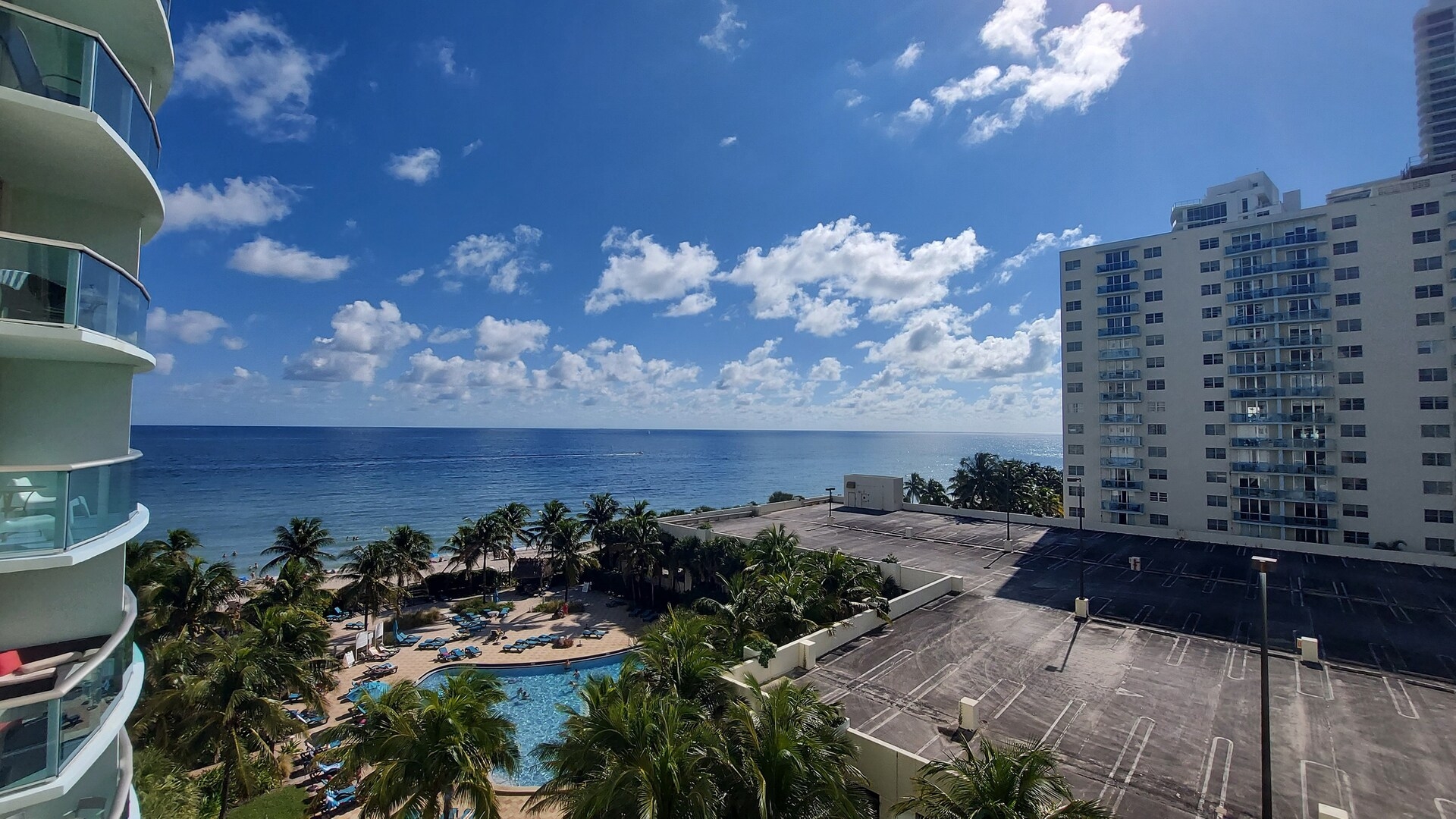 Apartment w/2 King Bed & OceanView at Tides 20 Komffy