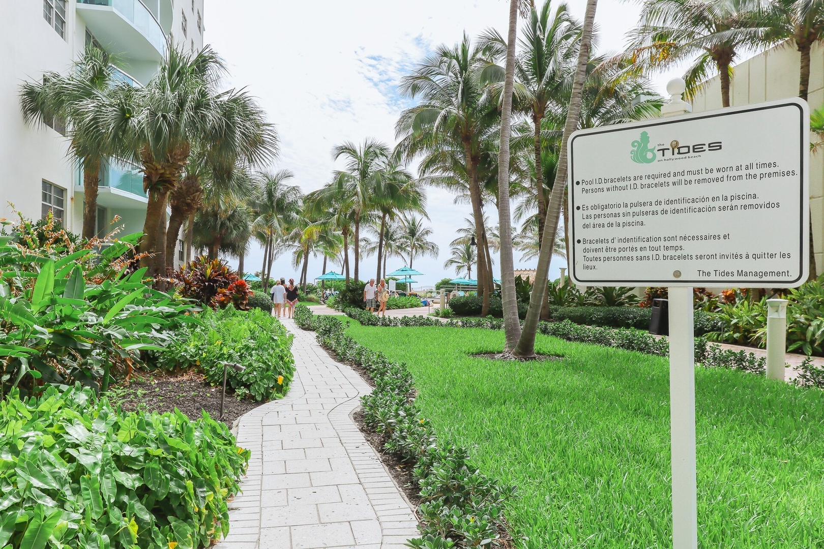 2Bed/2Bath, 4QueenBeds & OceanView at Tides 30 Komffy