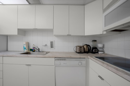 Condo w/2 Queen beds & Ocean View | Tides 12 Komffy